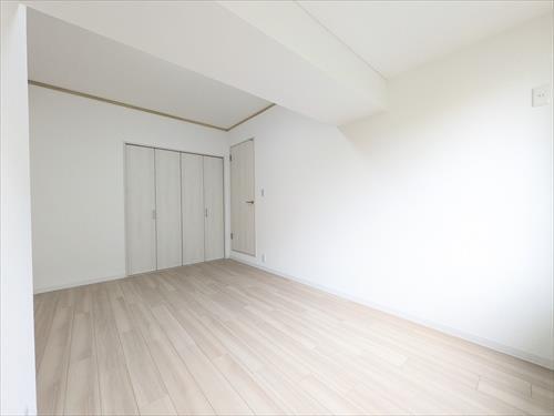北側洋室約8帖