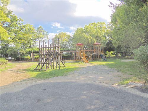 山手台中央公園 徒歩15分