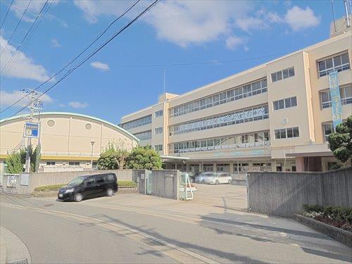茨木市立北陵中学校 徒歩5分