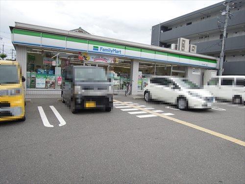 ファミリーマート茨木玉櫛二丁目店徒歩8分
