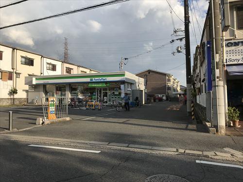 ファミリーマート高槻芝生住宅前店徒歩8分