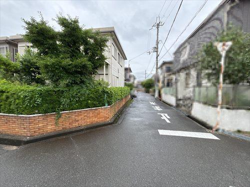 東側前面道路