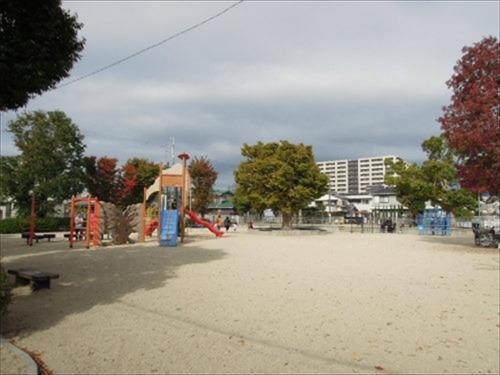 藤の里公園 徒歩1分