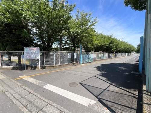 入間市立東町小学校 930ｍ