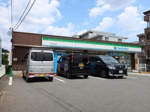 ファミリーマート東所沢駅前店 500ｍ