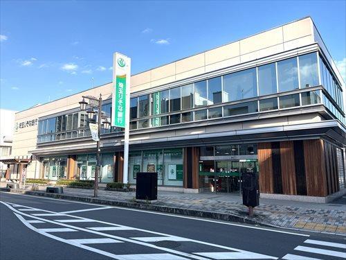 埼玉りそな銀行飯能支店:10m