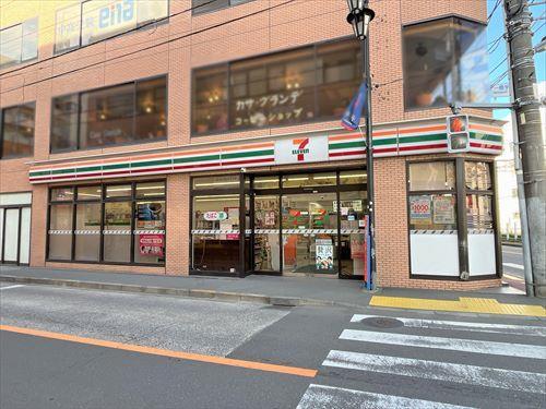 セブンイレブン小平一橋学園駅前店270ｍ
