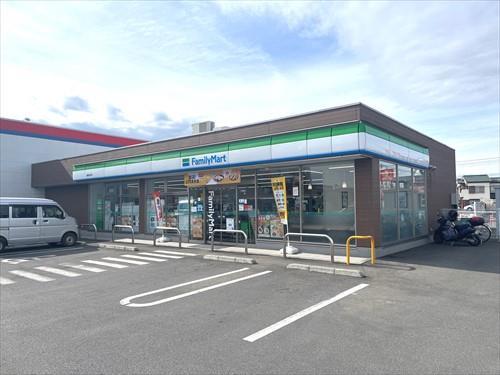 ファミリーマート飯能岩沢店:480m