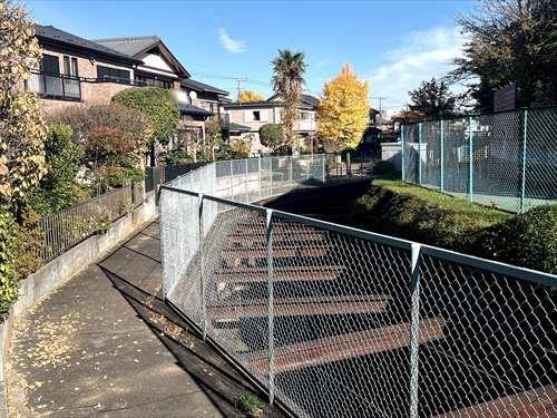 南側隣地の状況（１）