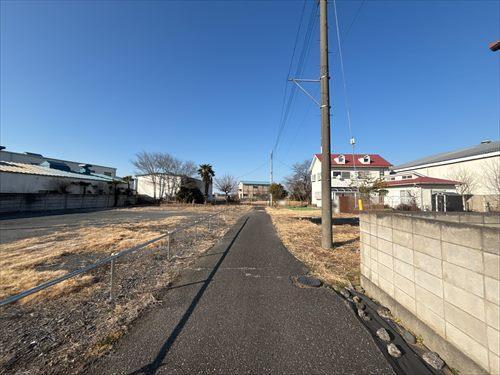 西側前面道路【2026年2月撮影】