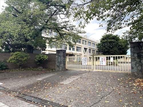 入間市立黒須小学校:1060m