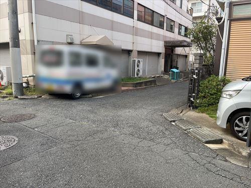 道路（角付近）（2025年10月撮影）