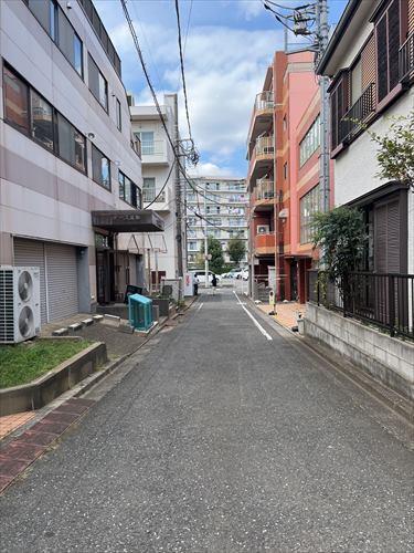 南西側道路（2025年10月撮影）