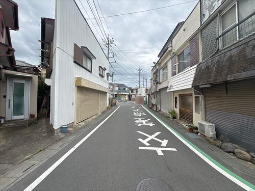 北西側前面道路【2025年10月撮影】