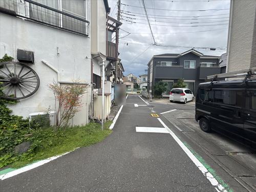 南東側前面道路【2025年10月撮影】