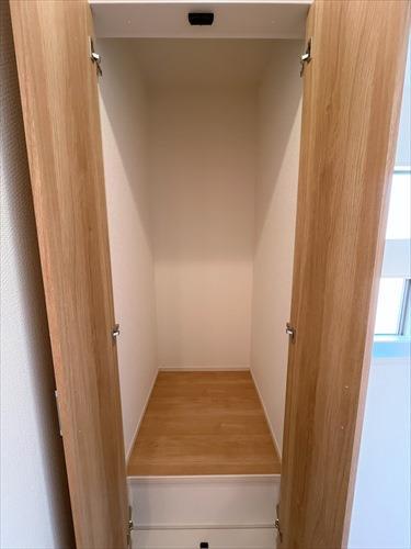 2階廊下収納
