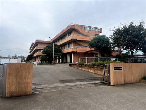入間市立藤沢東小学校:330m