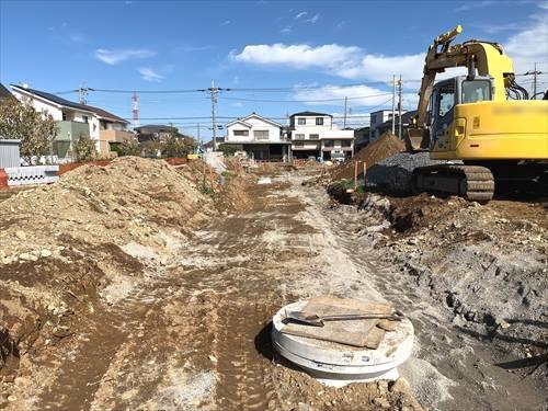 北西側前面道路・2025年10月撮影