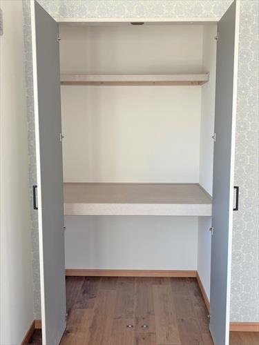 クローゼット（北側洋室約6帖）