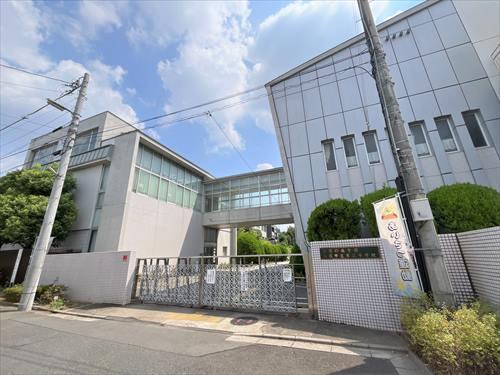 三鷹市立第三中学校 900ｍ