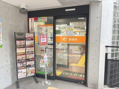新宿大久保郵便局 340ｍ