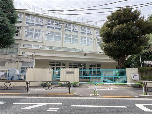 文京区立関口台町小学校 520ｍ