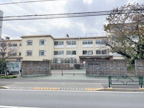 板橋区立赤塚第三中学校 1350ｍ