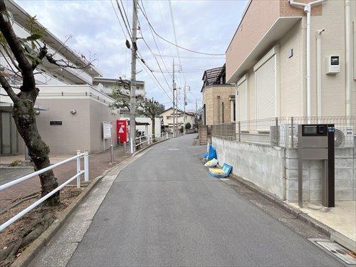 南側道路（物件：右手）