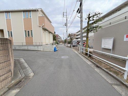 南側道路（物件：左手）