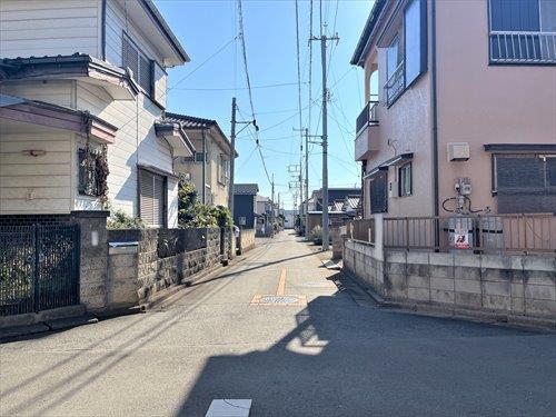 南東側道路（物件：左手）