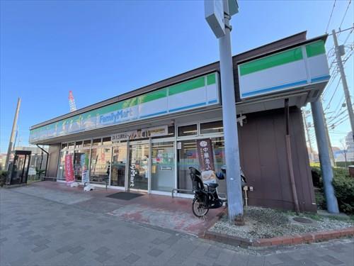ファミリーマート小手指店 550ｍ