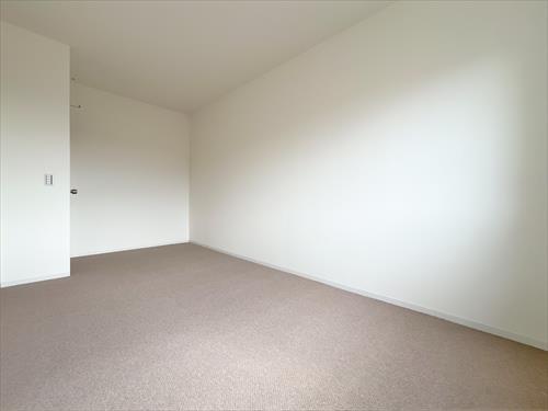 東側洋室約6.3帖（2）