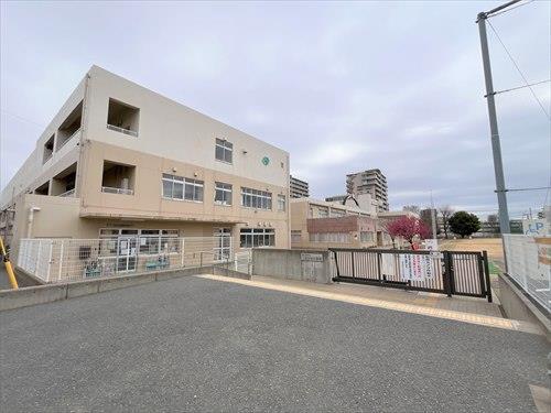 富士見市立つるせ台小学校 610ｍ