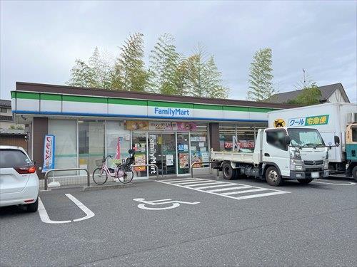 ファミリーマート東狭山ヶ丘一丁目220ｍ