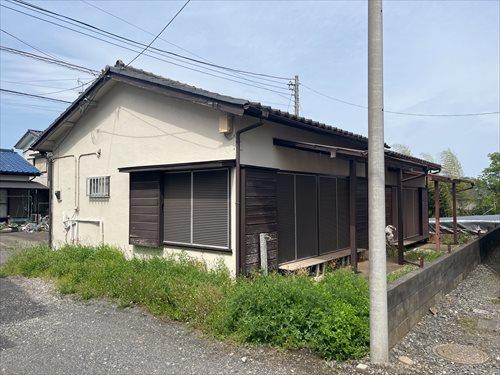 西側道路から見た現地