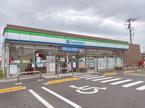 ファミリーマート入曽店 550ｍ