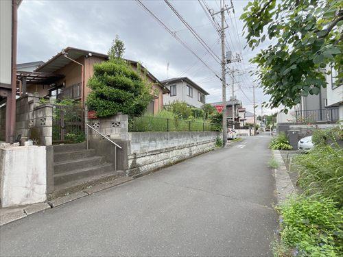 前面道路を含む現地（左手）