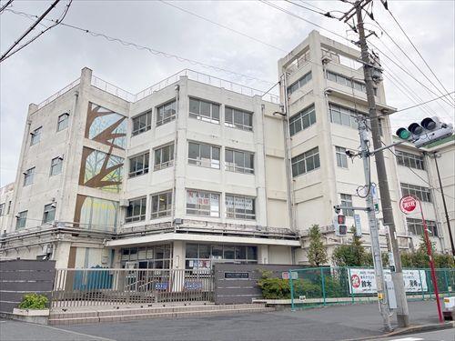 大田区立大森第八中学校 590ｍ
