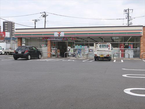 セブンイレブン足立保木間２丁目店410m