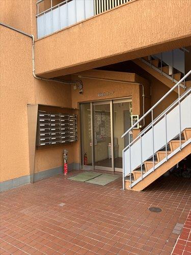 正面エントランス
