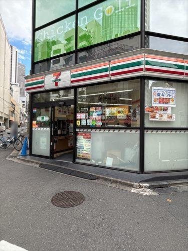 セブンイレブン新宿都税事務所前店110ｍ