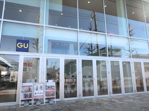 ジーユー板橋蓮根店まで370m