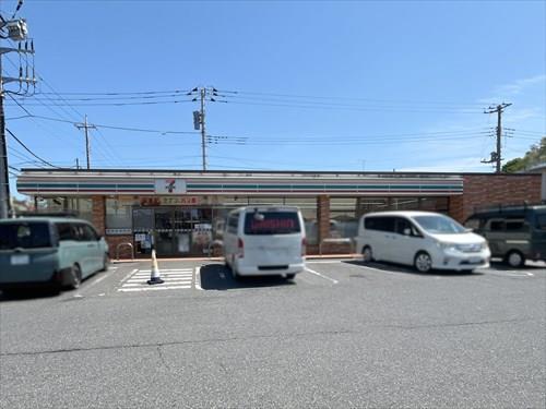 セブンイレブン北流山店まで560m