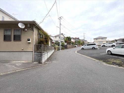 南側側面道路