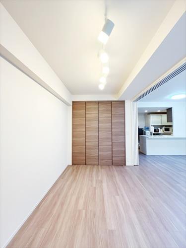 洋室約6.0帖 ※写真右側はLDです