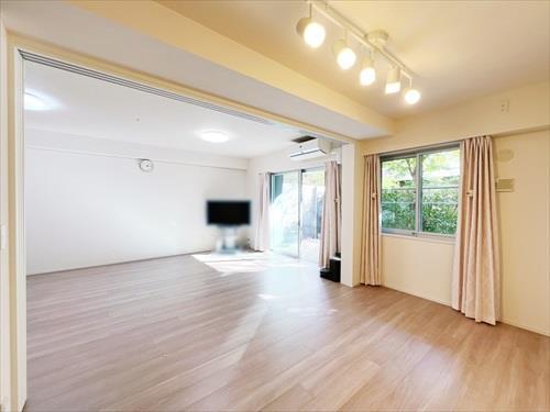 洋室約6.0帖 ※仕切り戸の奥はLDです