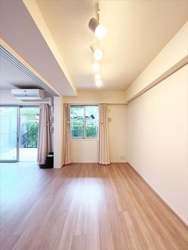 洋室約6.0帖 ※写真左側はLDです