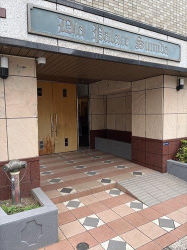 エントランス前