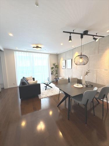 LDK 約15.1帖/洋室 約5.3帖