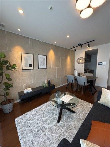 LDK 約15.1帖/洋室 約5.3帖